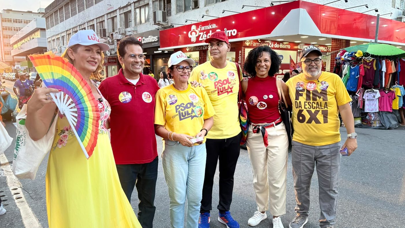 A chapa do PSOL durante a caminhada até o Calçadão da Rua João Pessoa